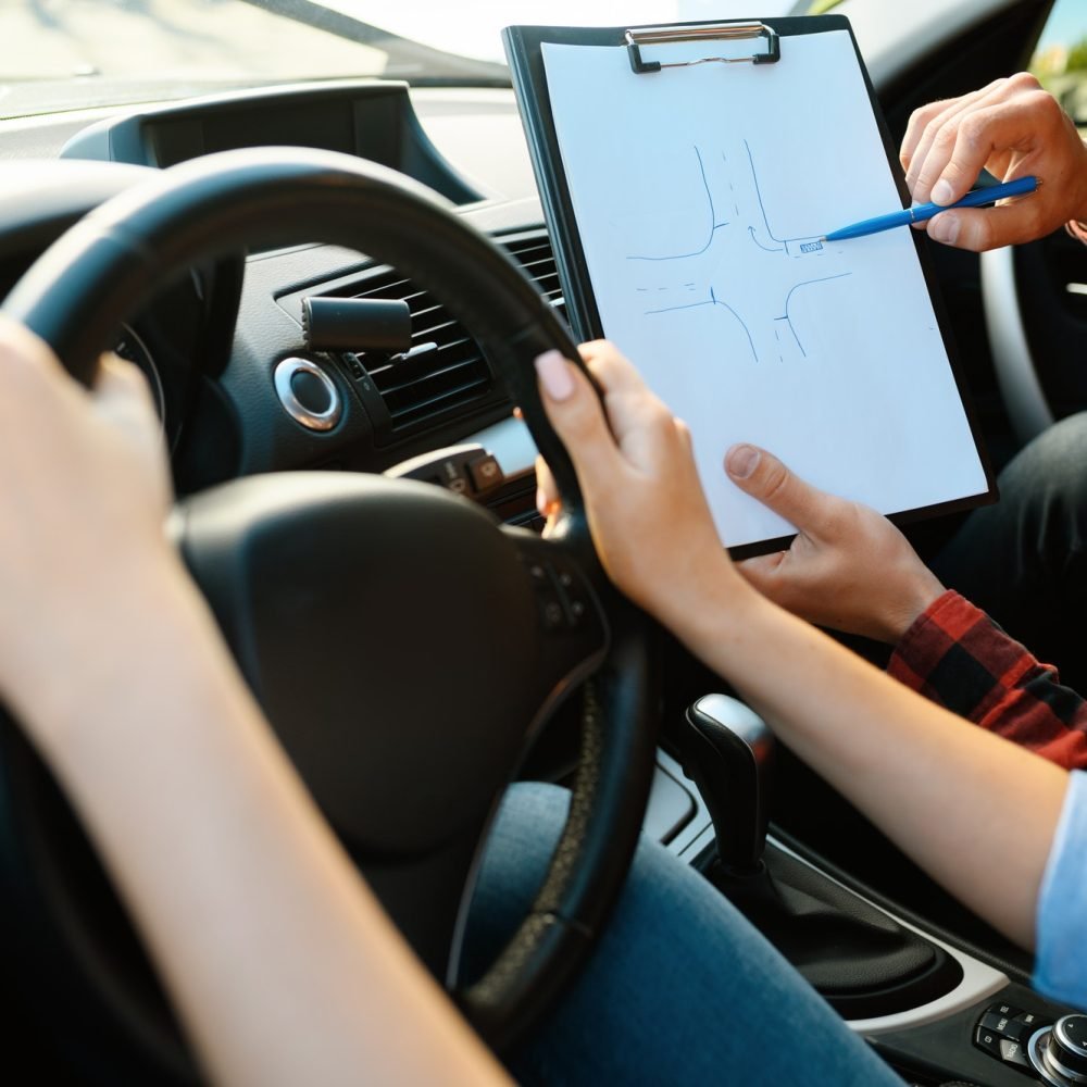 woman-and-man-with-checklist-driving-school-2.jpg